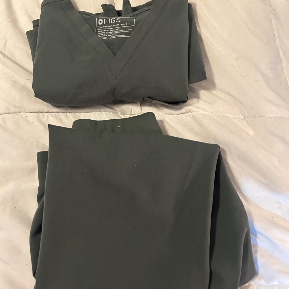 Figs Scrub Set